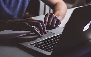 开云体育-拼到力竭末轮逆转 中国小将滑雪登山混合接力得第八