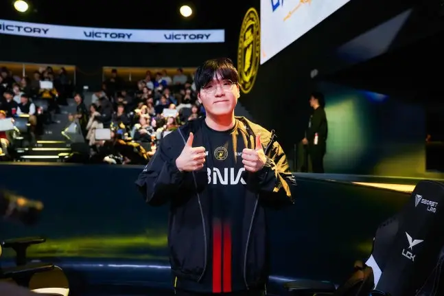 KAIYUN-Kellin：刚出道就和GALA很亲近，Xun游走路线和团战站位很好